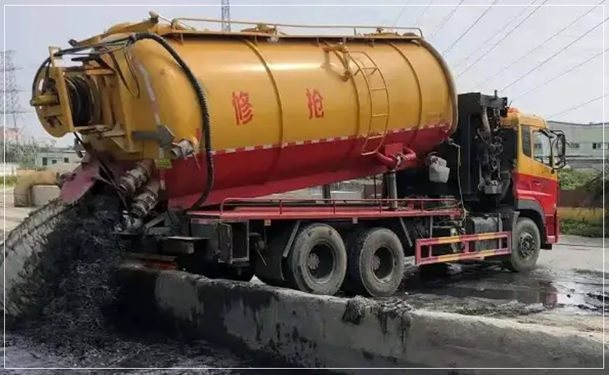 二连浩特沉淀池清理案例